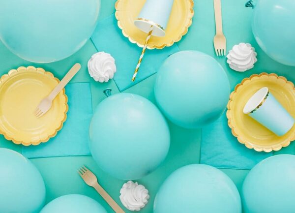 Рожден ден, празнична украса, балони, чаши, чинии, сладкиши. Весели празници с Party Deluxe. Подарете незабравими моменти за вашето събитие с висококачествени продукти за празненства.