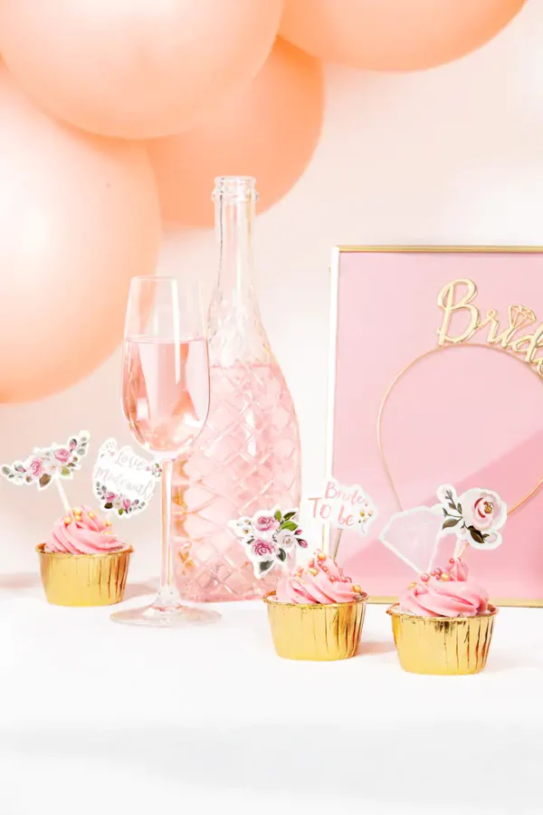 Букет балони, шампанско и русти за рожден ден или парти, сватба или бляскаво събитие, декорации, празнична атмосфера, Party Deluxe Bulgaria.