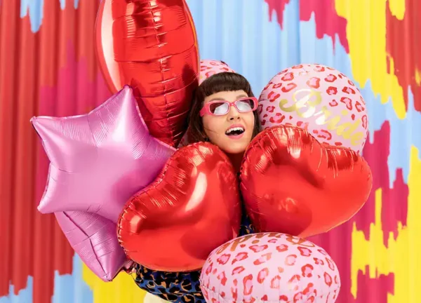 надуваеми балони със сърца и звезди за парти, празненство и детски игри, перфектни за създаване на весела атмосфера и украса за празник, party deluxe България, цветни балони, тематични декорации.