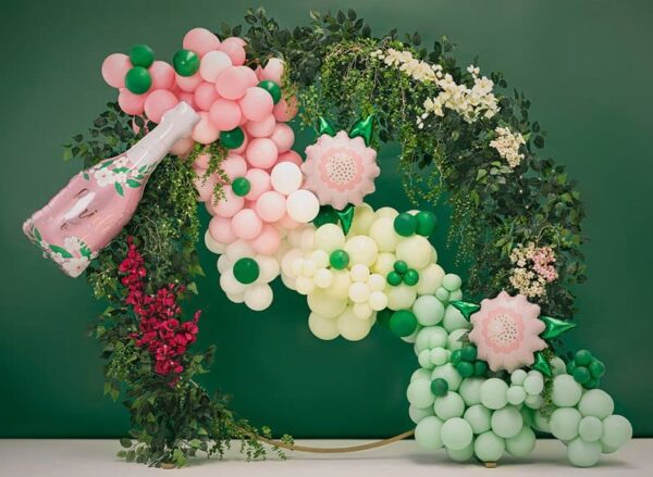 балони за парти, цветни балони и украса, цветна украса за празненство, балони с розови, бели и зелени цветове, празнична украса за специални събития, Party Deluxe, balloon decoration, celebration decor, event party balloons.