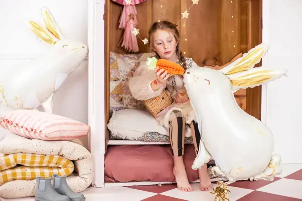 Цветни украси за рожден ден, балони за парти и детски празници, тематични декорации за детски дни, Party Deluxe, забавни партийни аксесоари, весели моменти за деца и семейства.