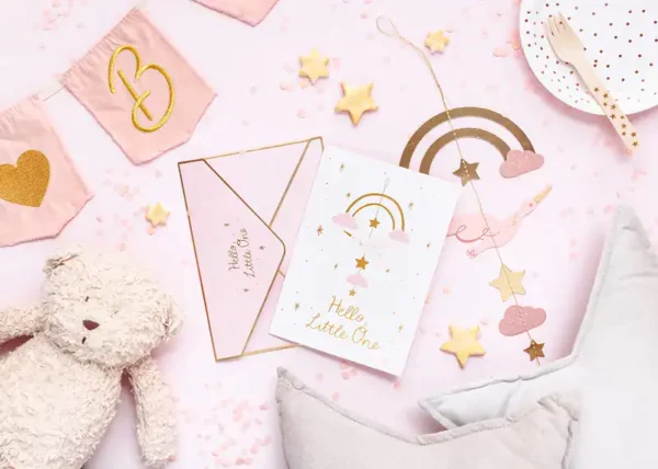 Бебешки поздравителни картички и декорации за рожден ден, сватба или детско парти с облаци, звезди и дъга, подходящи за детски празници и подаръци.