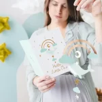 Луксозна картичка с надпис Hello Baby и подарък за момченце