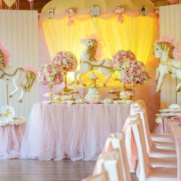 Елина украса за рожден ден с детска тема, сладка атмосфера, балони и коне за украса, цветни акценти, идеална за детски празници, Party Deluxe.