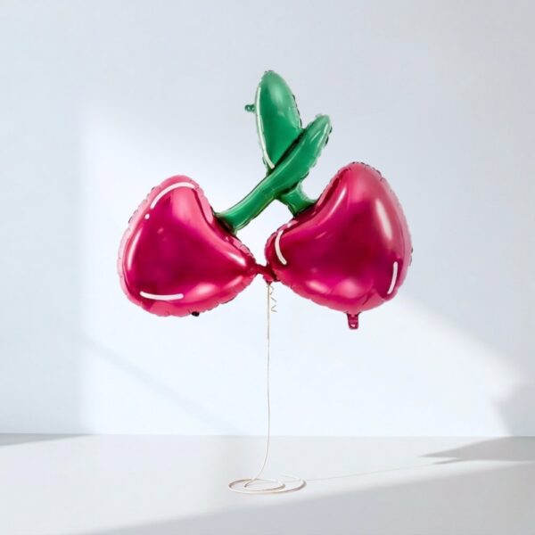 Балони с хелий за нея